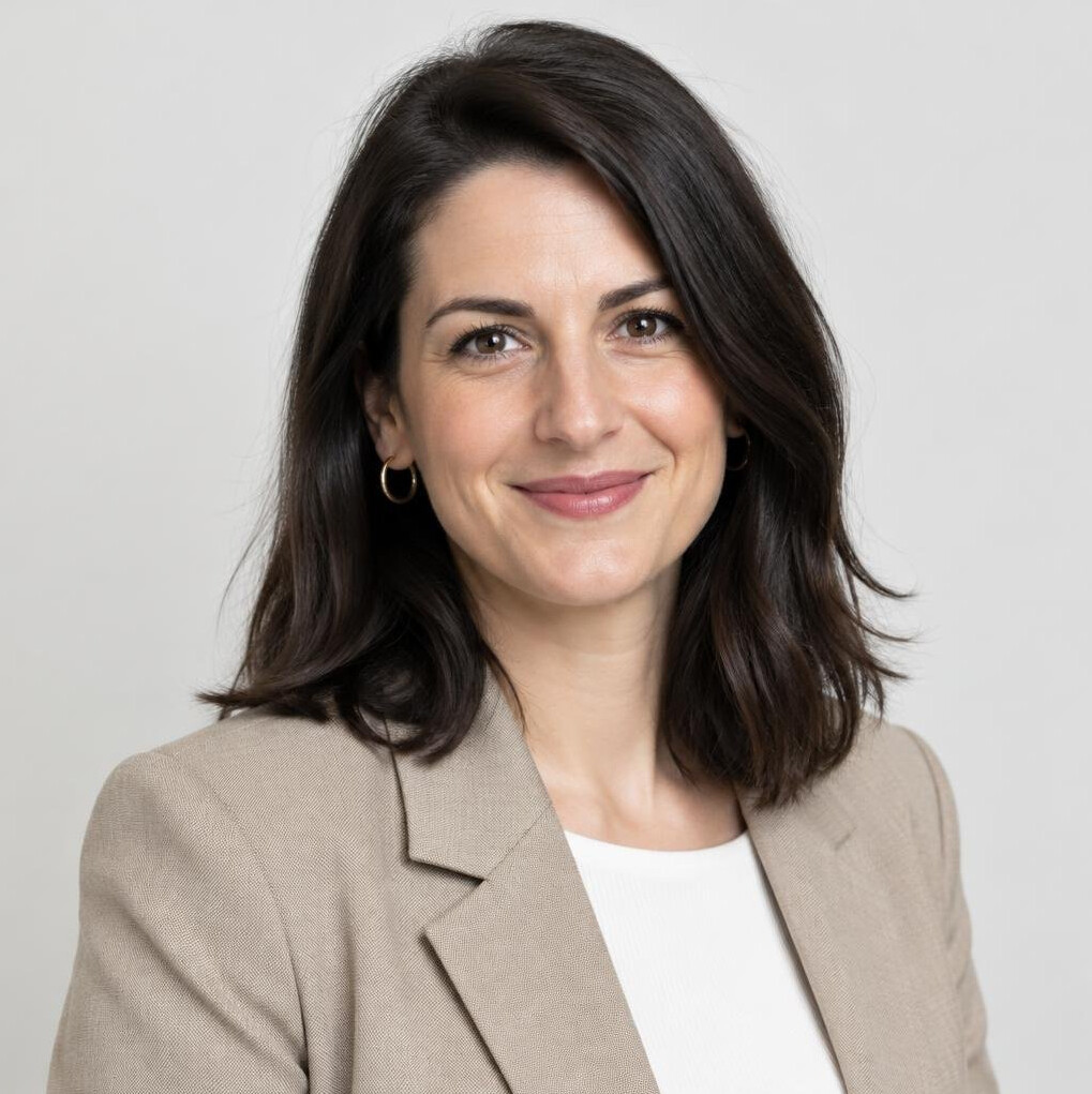Portrait of a smiling businesswoman with dark hair